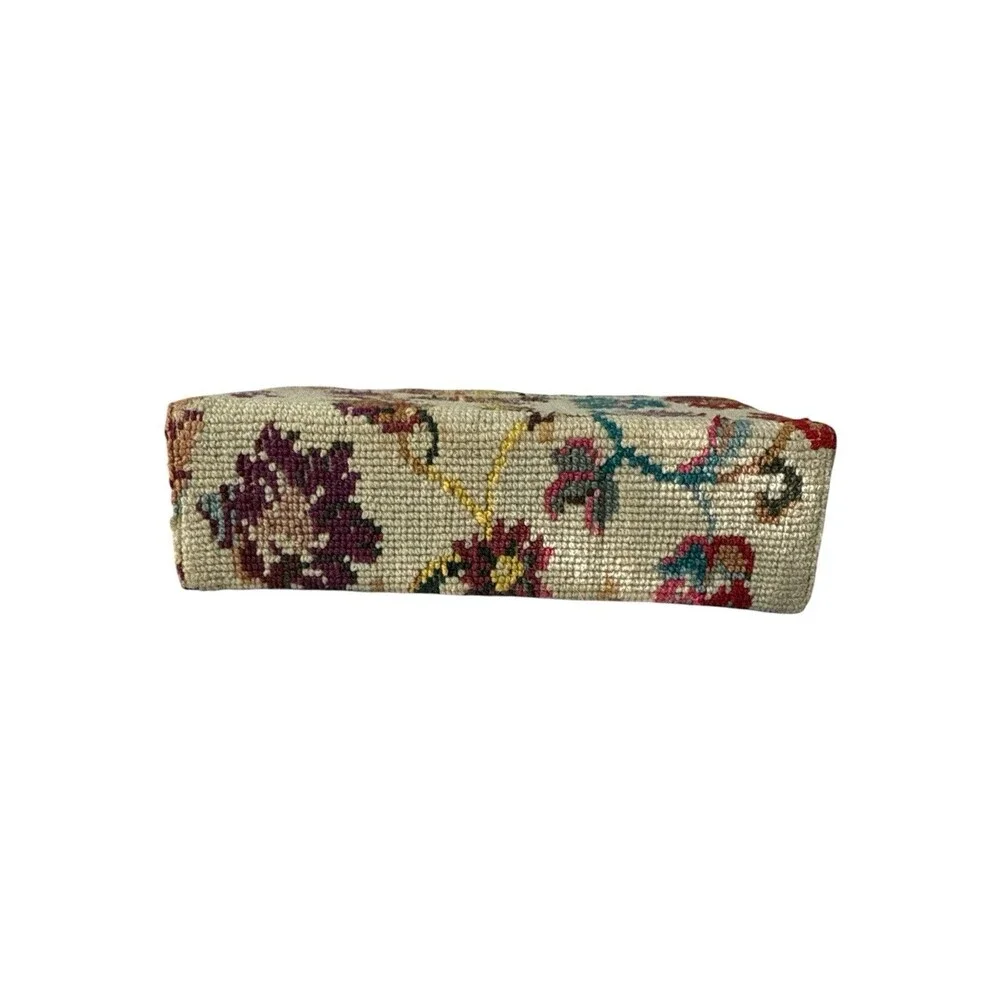 Ambassador Original Floral Needlepoint Lucite Handle Kiss Lock Handbag Purse Vtg